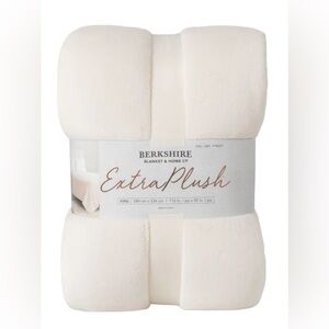 Berkshire QUEEN Extra Plush Blanket Ivory  - Machine Washable